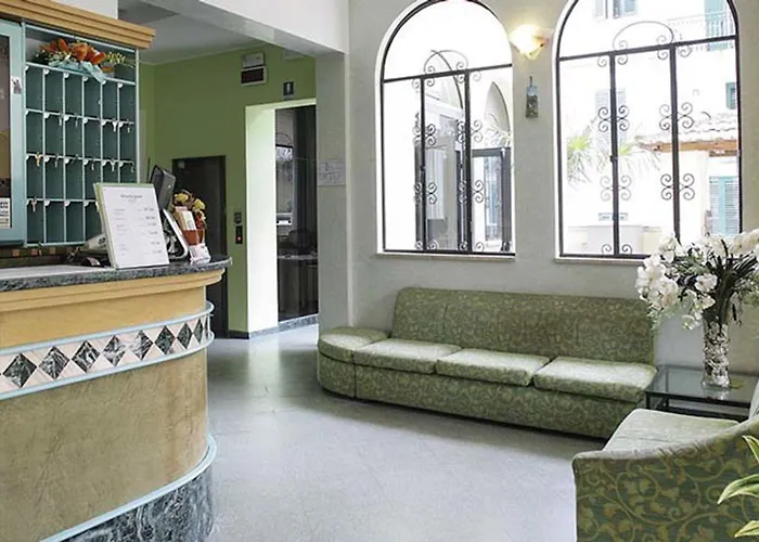 Ester Safer 3* 皮内托